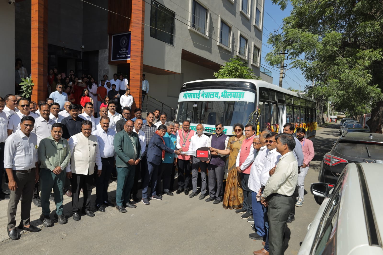 Bhilwara : सेवा धर्म की मिसाल, रोटरी क्लब भीलवाड़ा ने चिकित्सा सेवा संस्थान को सौंपी नई यात्री बस
