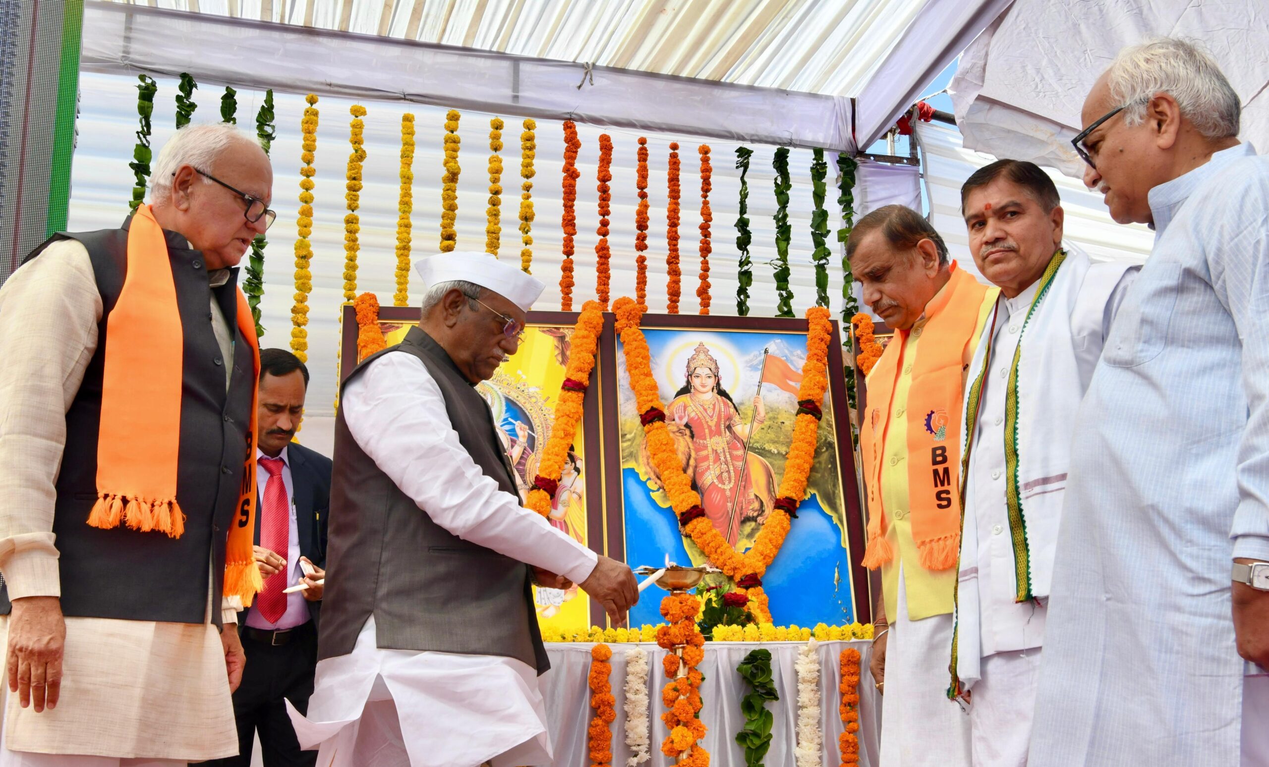 राज्यपाल ने भारतीय परिवहन मजदूर संघ के 26वें त्रैवार्षिक अखिल भारतीय अधिवेशन का किया उद्घाटन