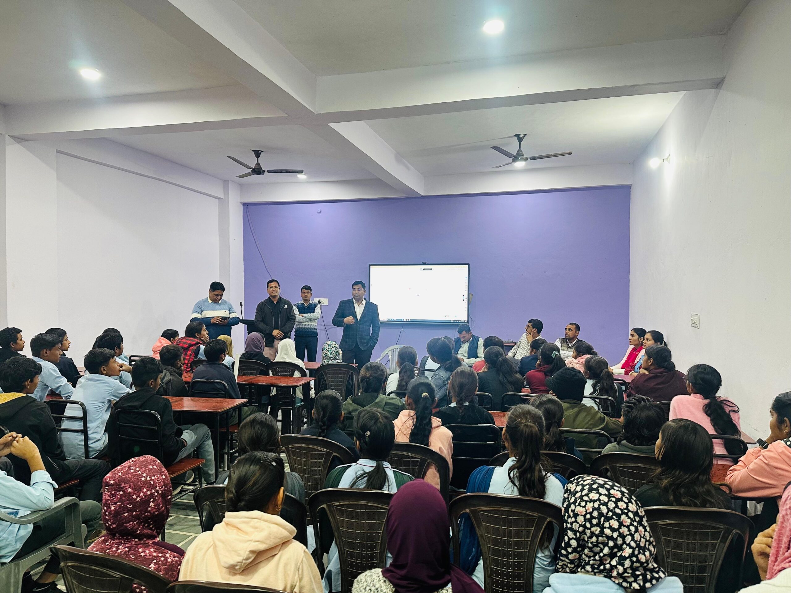 KKC PG महाविद्यालय में राजकीय उच्च माध्यमिक विद्यालय, भालेरी के विद्यार्थियों का शैक्षिक भ्रमण