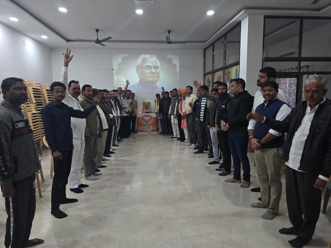 सुशासन दिवस पर भाजपा कार्यालय श्रीडूंगरगढ़ में अटल बिहारी वाजपेयी की जन्म जयंती मनाई गई