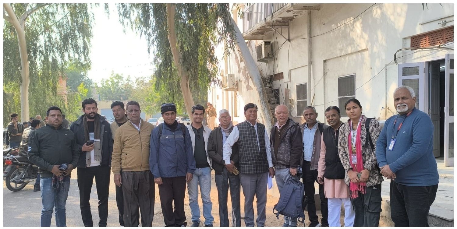 ओरण, गोचर और खेजड़ी संरक्षण को लेकर पत्रकारों ने संभागीय आयुक्त को सौंपा ज्ञापन