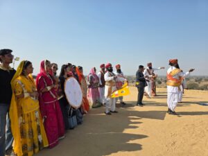 मकर संक्रांति पर रायसर के धोरों में गूंजा ‘बोई काट्या’, पहली बार पतंग उत्सव आयोजित