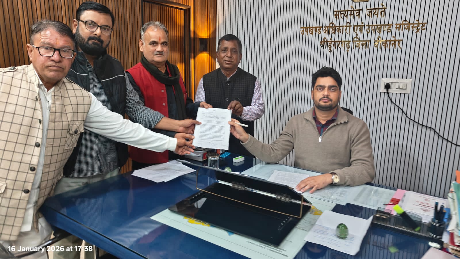 SIR में धांधली के विरोध में श्रीडूंगरगढ़ कांग्रेस का प्रदर्शन, उपखंड अधिकारी को सौंपा ज्ञापन