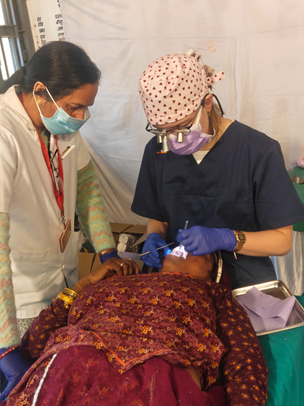 Momasar में सुरवि चैरिटेबल ट्रस्ट का विशाल दंत चिकित्सा शिविर, 182 बच्चों सहित 267 लोगों की हुई जांच