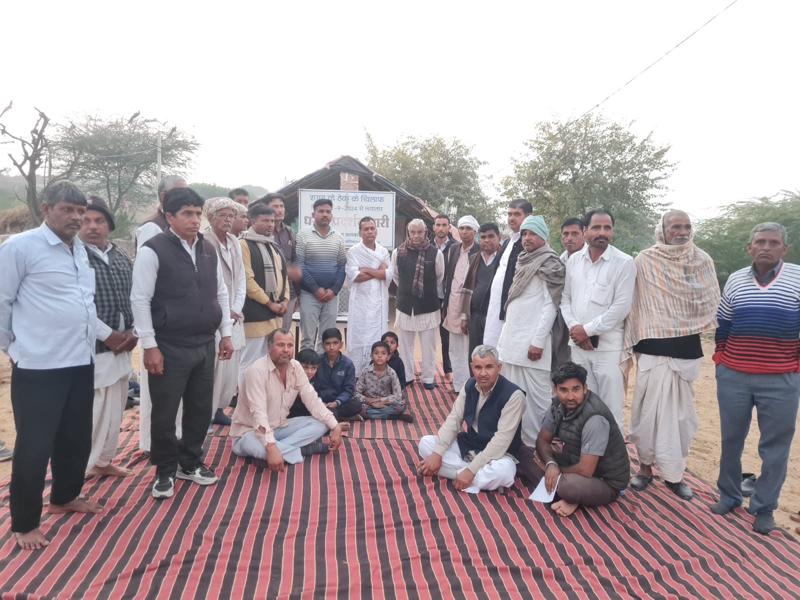 धीरदेसर में शराब ठेके के विरोध में धरना 509वें दिन भी जारी, न्यायालय के आदेशों की अनदेखी से ग्रामीणों में आक्रोश