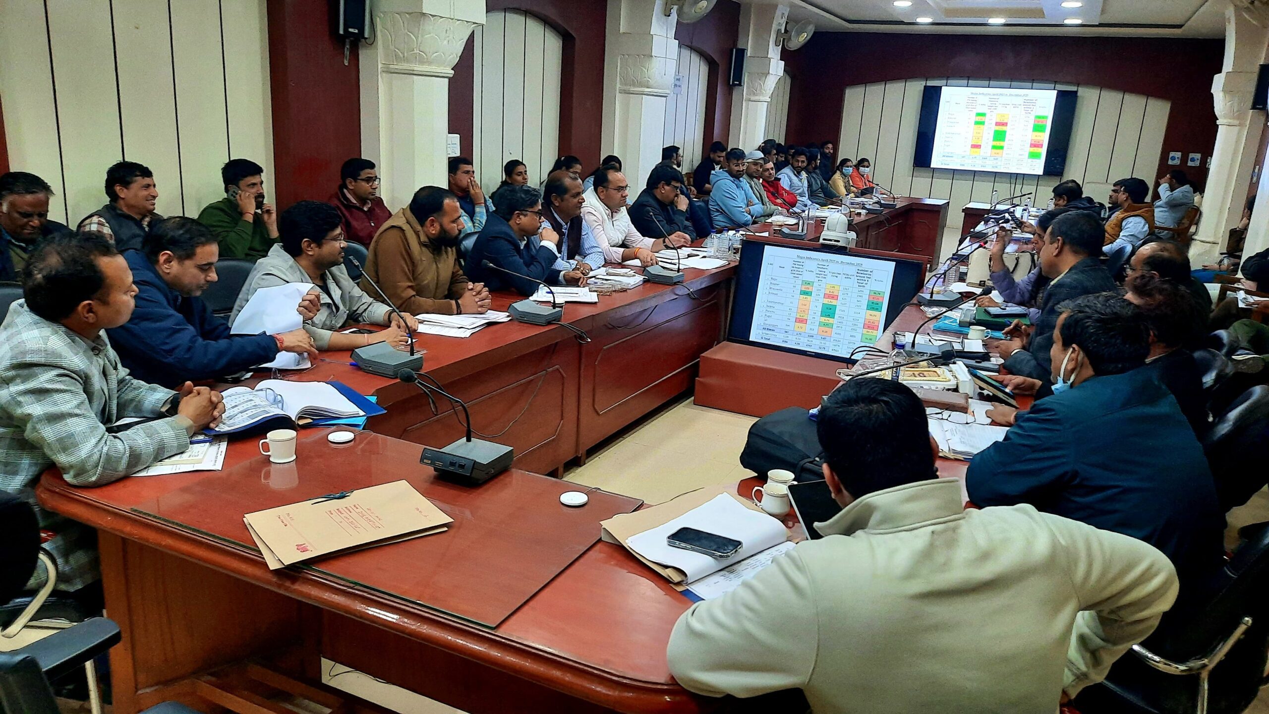 सभी एफआरयू पर शीघ्र शुरू होंगी सिजेरियन प्रसव सेवाएं, जिला स्वास्थ्य समिति बैठक में निर्देश