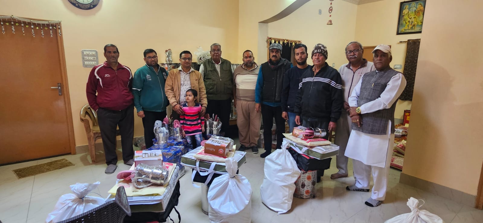 पुष्करणा सामूहिक विवाह में भामाशाहों ने जरूरतमंद कन्याओं को वितरित किया विवाह सामग्री