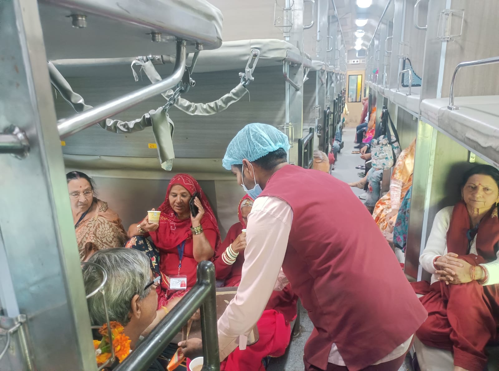 तिरुपति–पद्मावती दर्शन के लिए रवाना हुए 970 वरिष्ठ नागरिक, देवस्थान विभाग ने की निशुल्क व्यवस्था