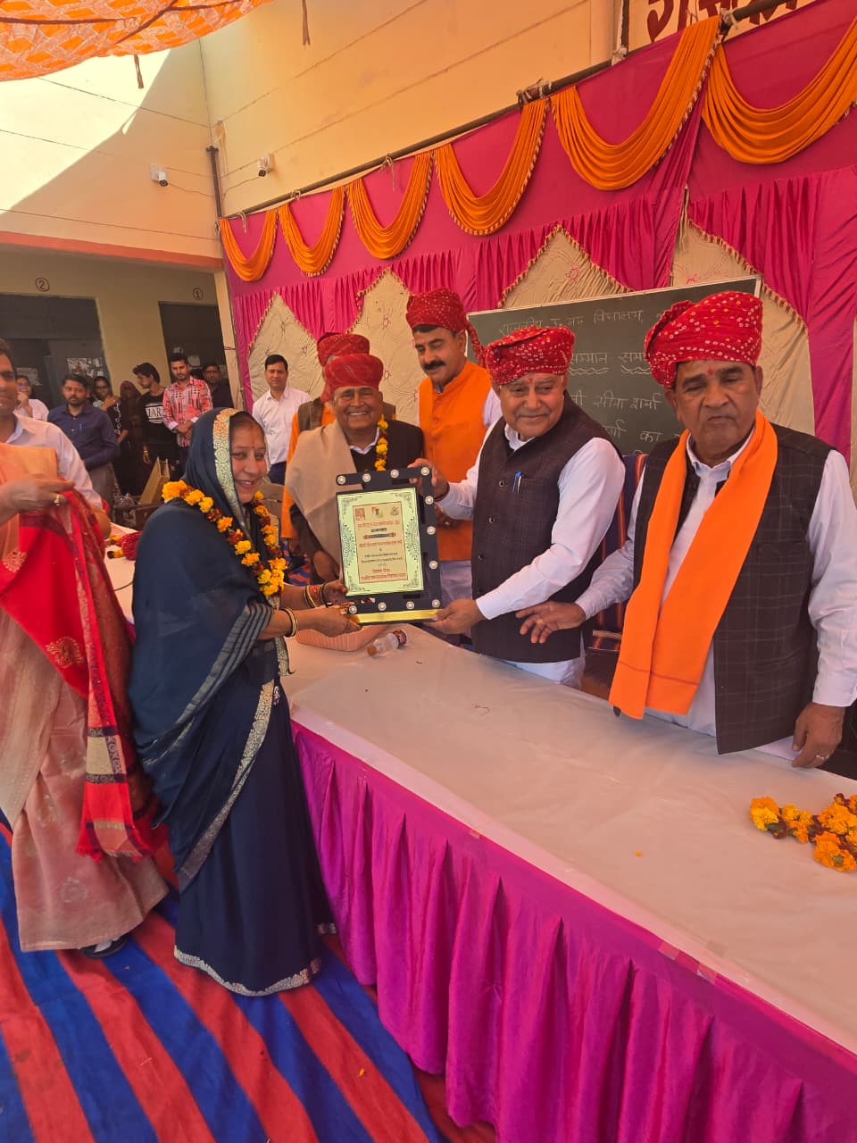 सत्तासर विद्यालय में चारदीवारी व सिंहद्वार का लोकार्पण, विधायक ताराचंद सारस्वत ने किया उद्घाटन