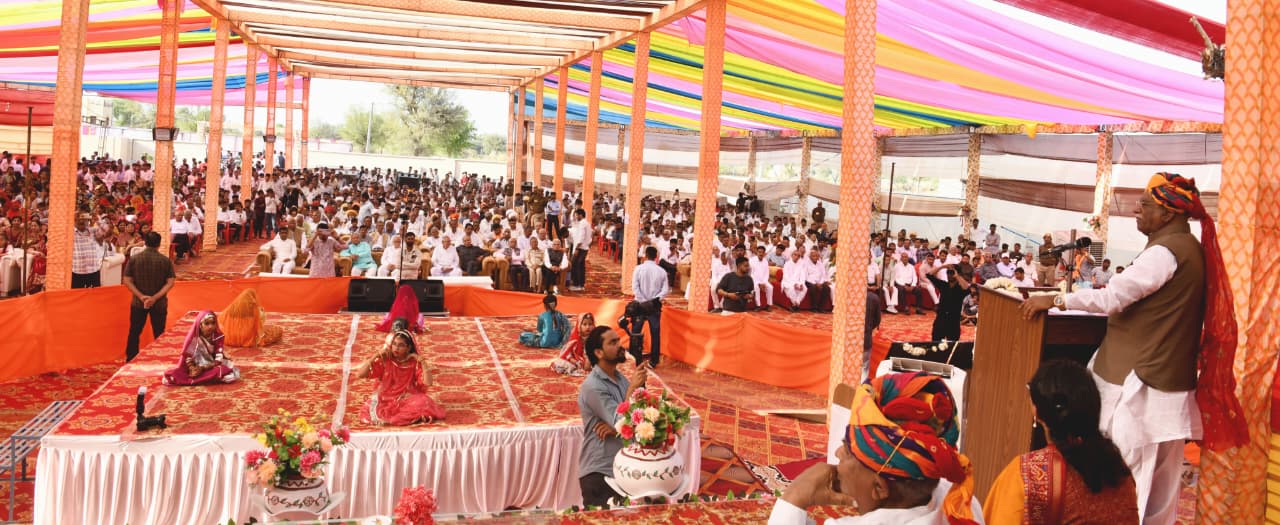 हरिभाऊ बागडे ने सारुंडा में वीरांदेवी रामचन्द्र झंवर आदर्श विद्या मंदिर का किया लोकार्पण, बोले– शिक्षा से बढ़े विद्यार्थियों की बौद्धिक क्षमता