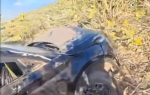 एनएच-11 पर अनियंत्रित ट्रक पलटा, कार से टकराया — चालक घायल