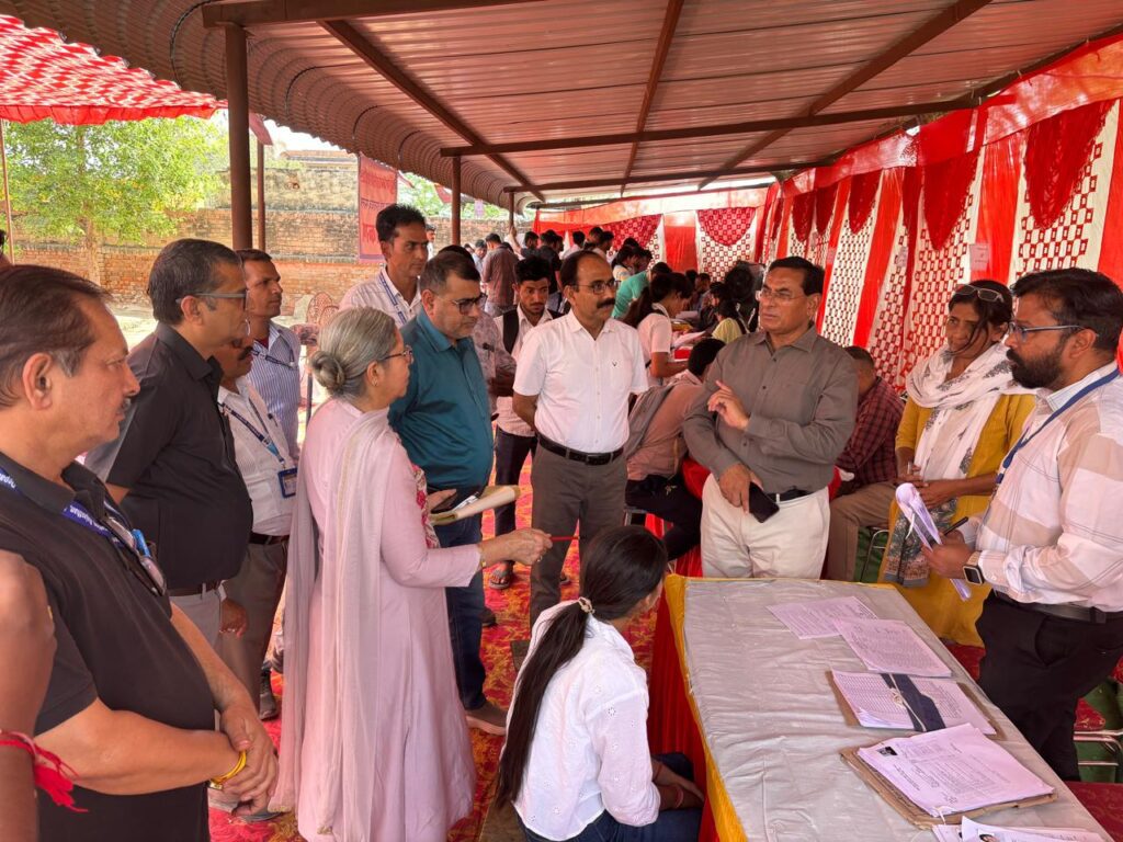 माध्यमिक शिक्षा निदेशक सीताराम जाट ने संयुक्त निदेशक कार्यालय व विभिन्न विद्यालयों का किया निरीक्षण