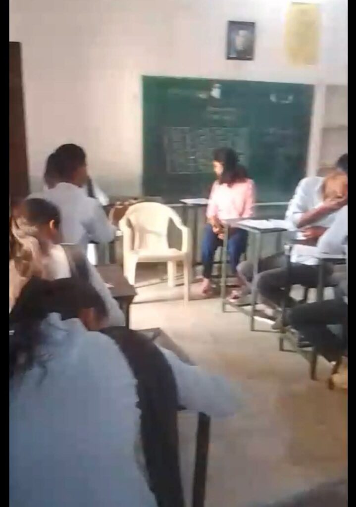 परीक्षा में नकल का वीडियो वायरल: लापरवाही पर शिक्षिका निलंबित