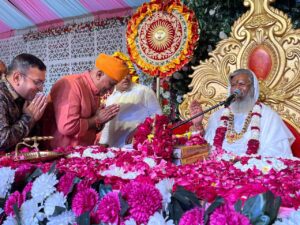 जगद्गुरु श्री वसंत विजयानंद गिरि जी महाराज के सानिध्य में मां की भक्ति आराधना साकार रुप ले रही