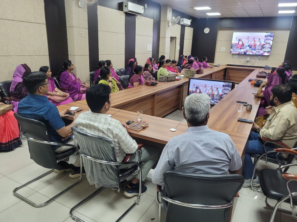 रेजिन आर्ट प्रशिक्षण का समापन, विशेष योग्यताधारी बालिकाओं को किट वितरण एवं संवाद कार्यक्रम आयोजित