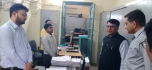 जिला कलक्टर ने कलक्ट्रेट की शाखाओं का किया निरीक्षण