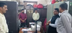 जिला कलक्टर ने कलक्ट्रेट की शाखाओं का किया निरीक्षण