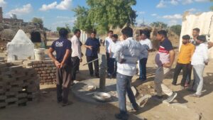 जिला कलेक्टर ने पूगल क्षेत्र के दूरस्थ गांवों में किया हैंडपंप्स का निरीक्षण