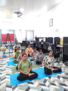 बालिका स्वाध्याय निशुल्क लाइब्रेरी में अब नियमित योग, प्राणायाम और ध्यान की कक्षाएं शुरू