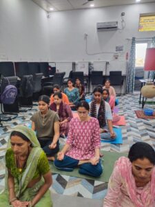 बालिका स्वाध्याय निशुल्क लाइब्रेरी में अब नियमित योग, प्राणायाम और ध्यान की कक्षाएं शुरू