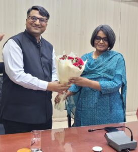 कलेक्ट्रेट कर्मचारी संघ ने किया निवर्तमान जिला कलेक्टर नम्रता वृष्णि का अभिनन्दन, दी भावभीनी विदाई