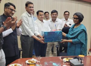 कलेक्ट्रेट कर्मचारी संघ ने किया निवर्तमान जिला कलेक्टर नम्रता वृष्णि का अभिनन्दन, दी भावभीनी विदाई