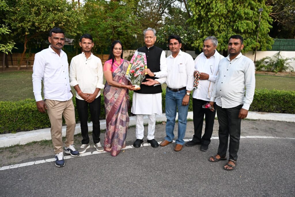 कांग्रेस नेता अमजद हुसैन एवं शंकर नाथ गौड ने की राजस्थान के पूर्व मुख्यमंत्री अशोक गहलोत से मुलाकात