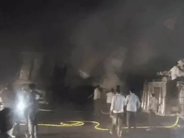 चूरू में भीषण हादसा: डंपर-बोलेरो टक्कर के बाद आग, 3 लोगों की मौत