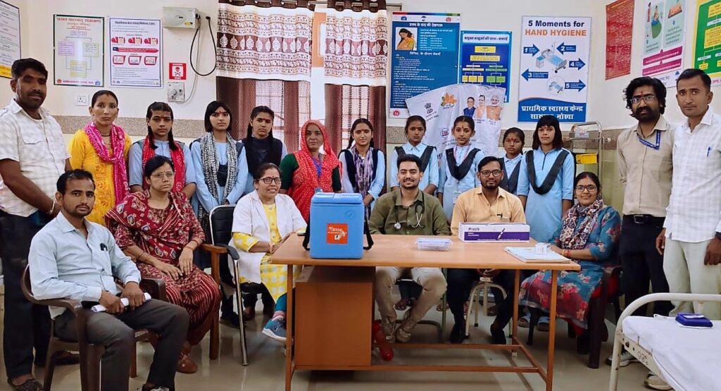विशेष एचपीवी टीकाकरण अभियान के पहले दिन तीन सौ से अधिक किशोरियाँ पहुंची टीकाकरण करवाने