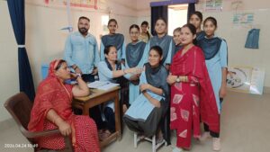 विशेष एचपीवी टीकाकरण अभियान के पहले दिन तीन सौ से अधिक किशोरियाँ पहुंची टीकाकरण करवाने