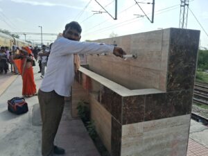 लूणकरणसर में प्लेटफार्म पर पानी के लिए सुख रहे हलक 